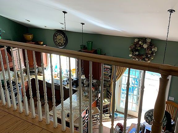 5th image of 128 Greeley Ave