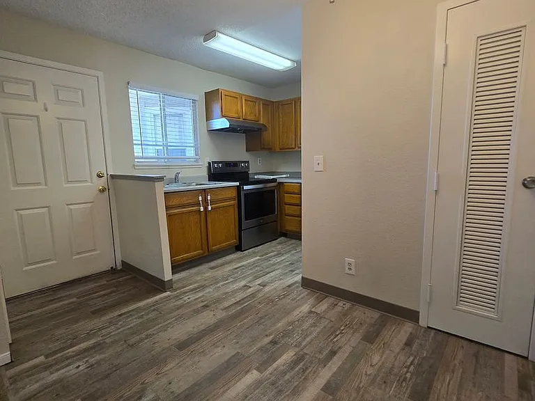 111 W Taylor St — Photo 3
