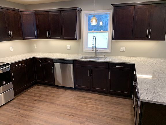 4th image of 115 Evergreen Ln