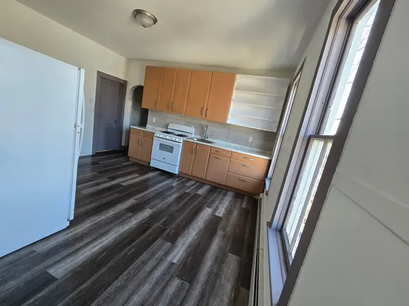 28 Girard Ave, Hartford, CT 06105