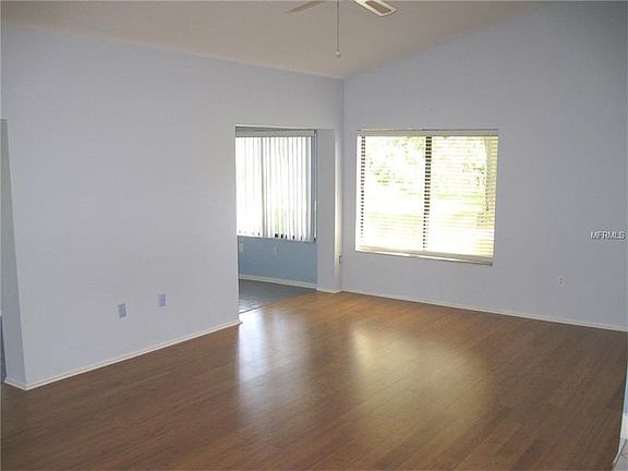 5th image of 4145 Carriage Dr