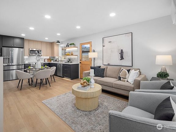 4th image of 3215 22nd Avenue S