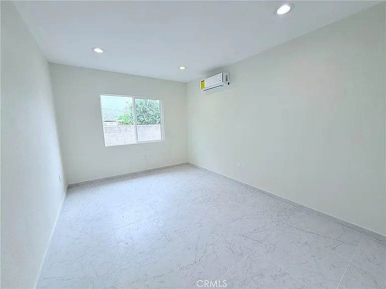 17513 Glenburn Ave — Photo 5