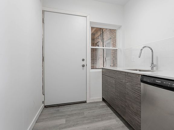 3rd image of 6100 N Paulina St #1S