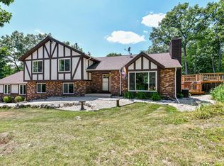 W318S4217 Highview Rd, Waukesha, WI 53189