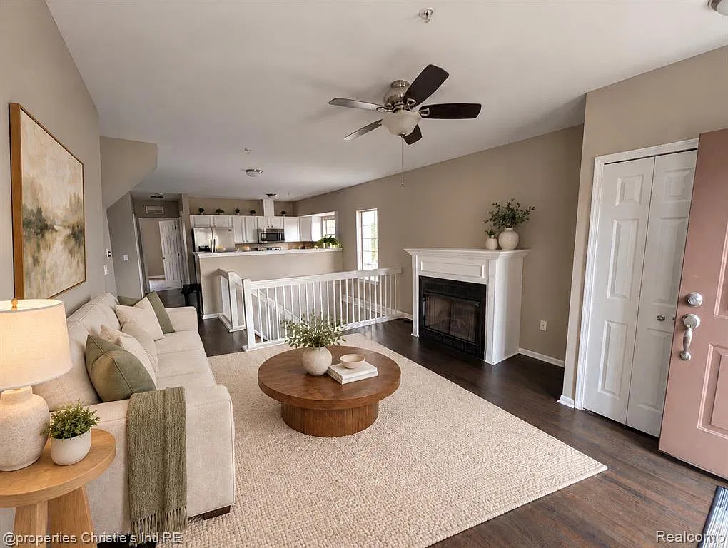 3 bed, 1.5 bath, 1520 sqft, $2,900 — Photo 3