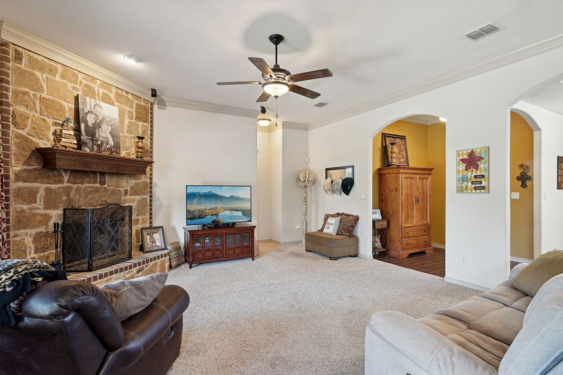 Hubbard Cir-1104-005.jpg