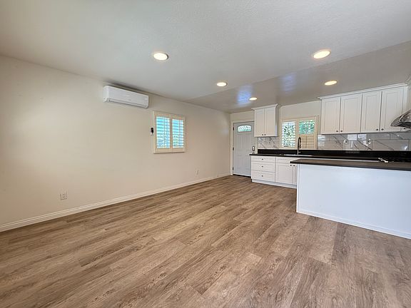 2nd image of 2543 Parkway Dr