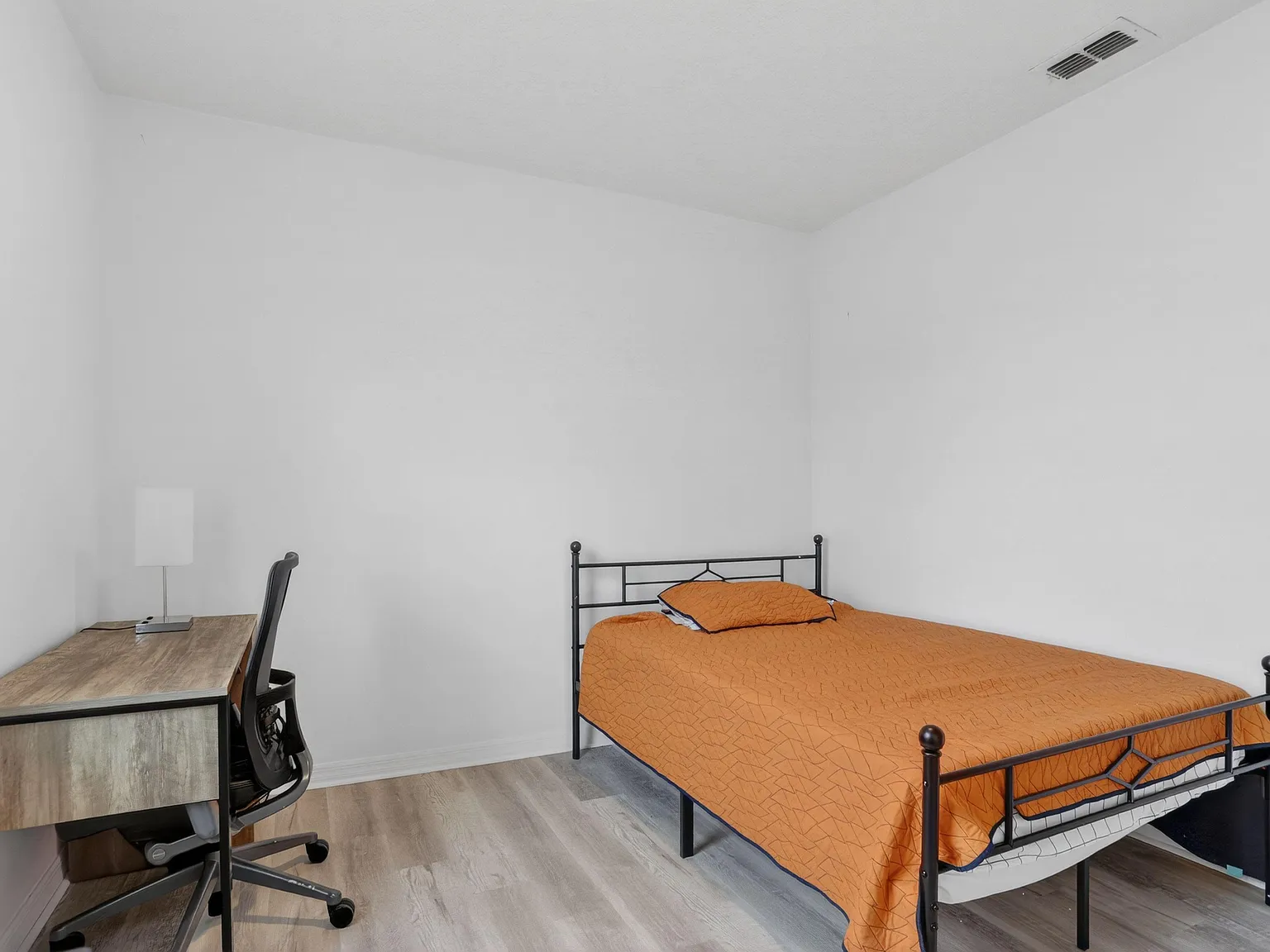 4 bed, 2.0 bath, 1867 sqft, $845 — Photo 3