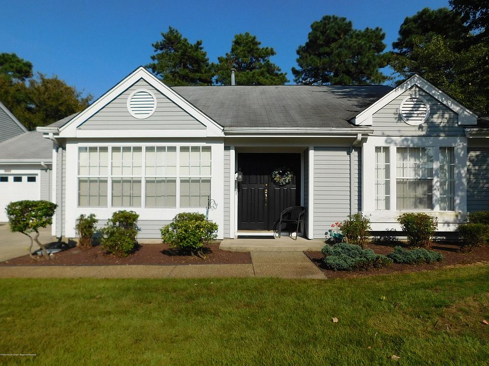 1st image of 997B Buckingham Dr