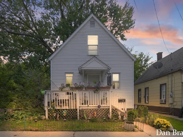 24 Mathews Ct NE, Grand Rapids, MI 49505