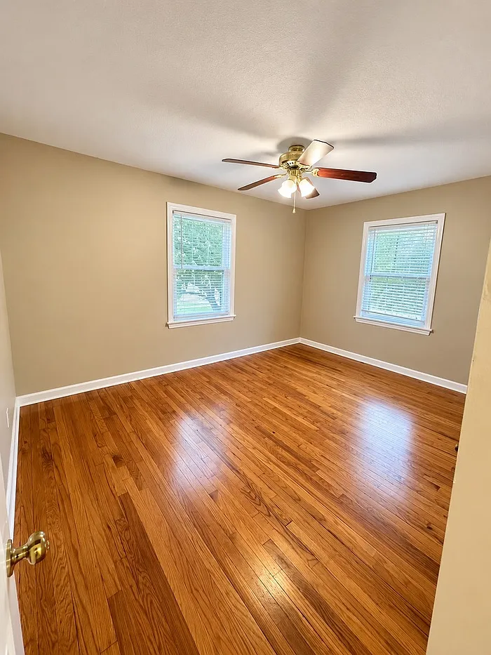 3 bed, 2.0 bath, 1275 sqft, $1,350 — Photo 3