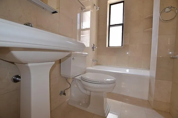 Rented by Manhattan Realty Group | media 3