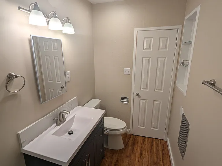 1342 Bennett Ave — Photo 14