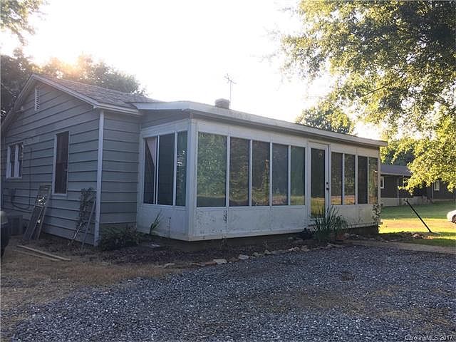 2nd image of 2021 Robinson Rd