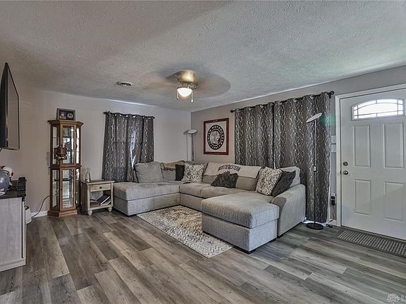3rd image of 326 Fenwick Dr