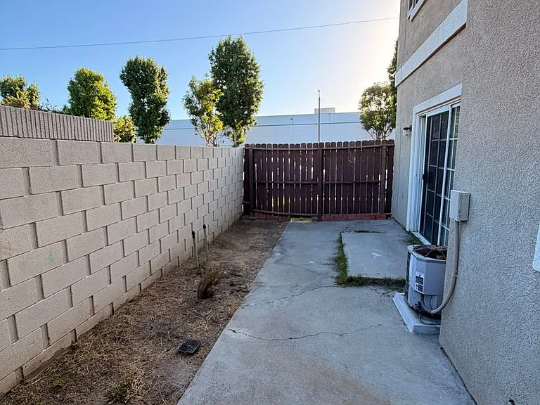5762 Rostrata Ave — Photo 38