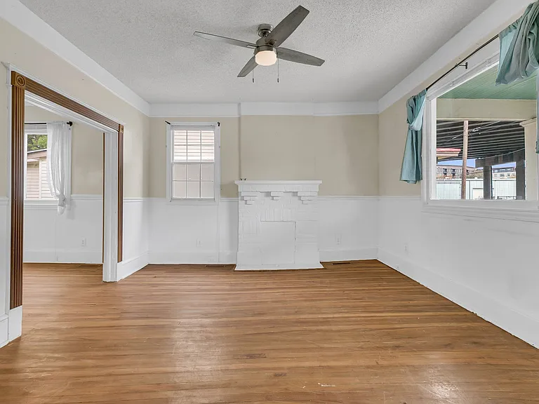 1195 King St — Photo 17