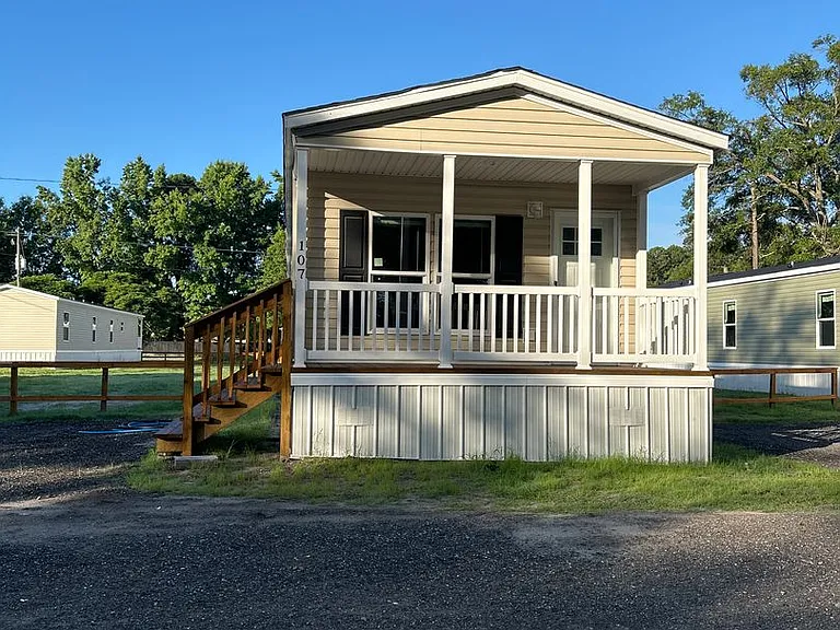 722 McCall Rd — Photo 1
