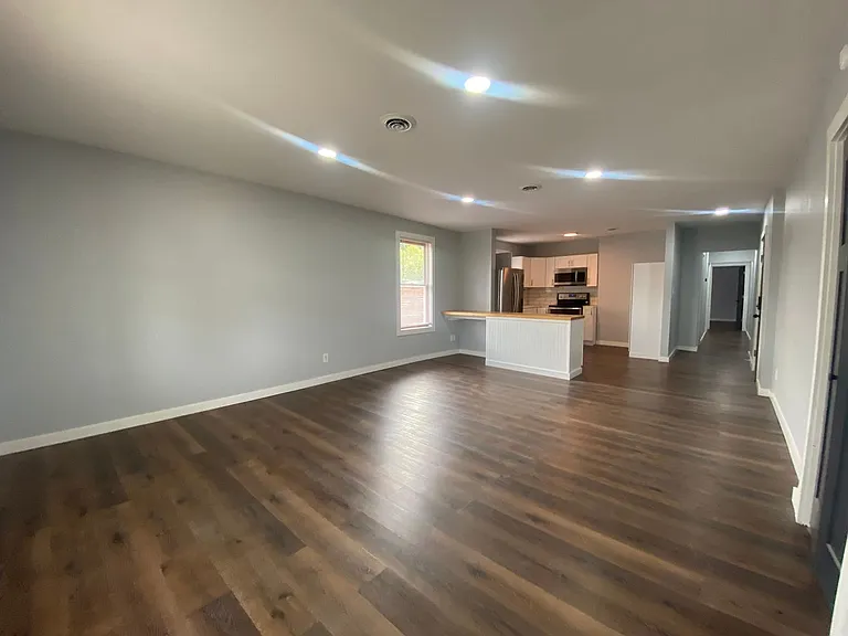 303 W Watauga Ave — Photo 3