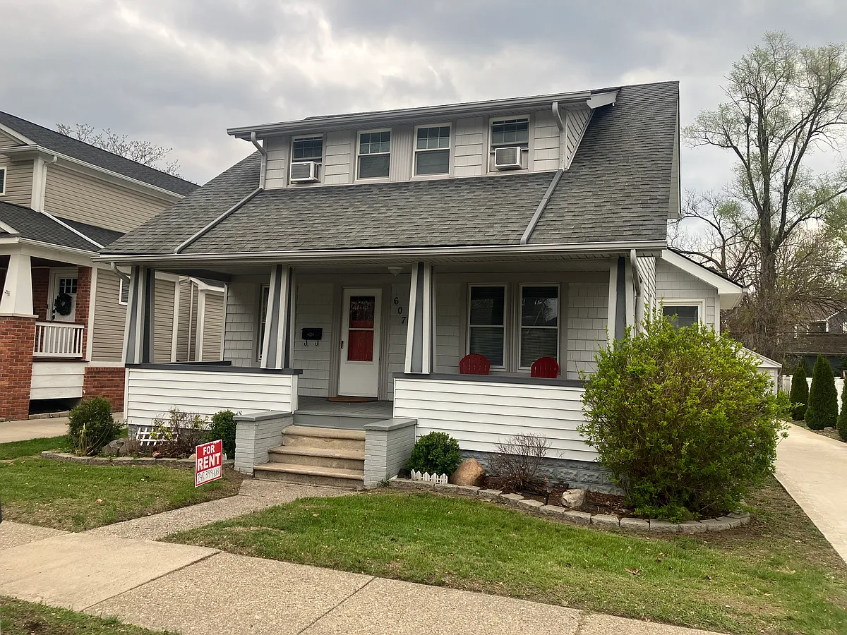 Building Photo - 607 E Farnum Ave