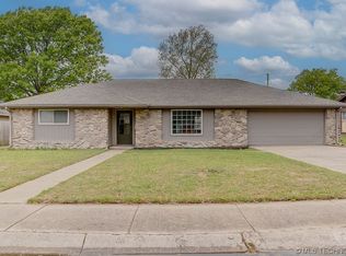 511 Castle Rd, Bartlesville, OK 74006