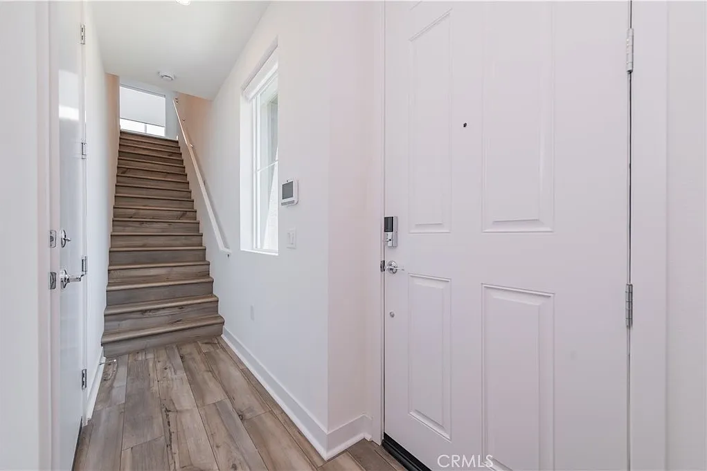 2 bed, 2.5 bath, 1203 sqft, $3,600 — Photo 3