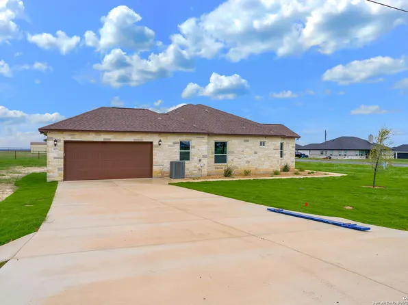 129 Estates Dr, La Vernia, TX 78121