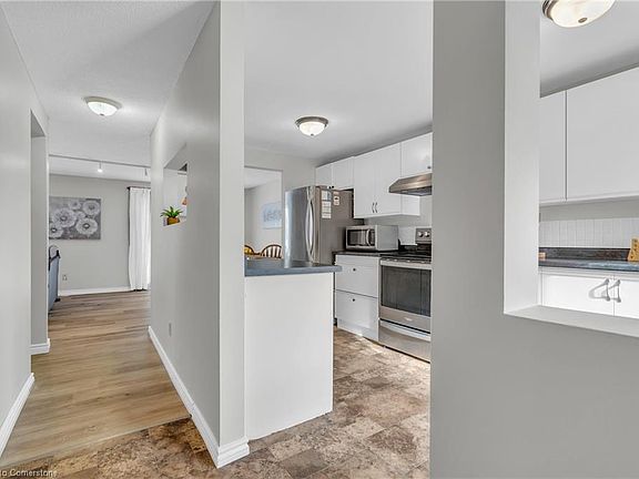 5th image of 42 Walman Dr