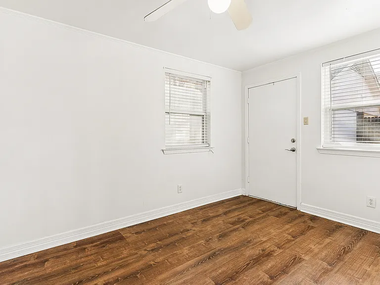 6950 Hillcrest Ave — Photo 28