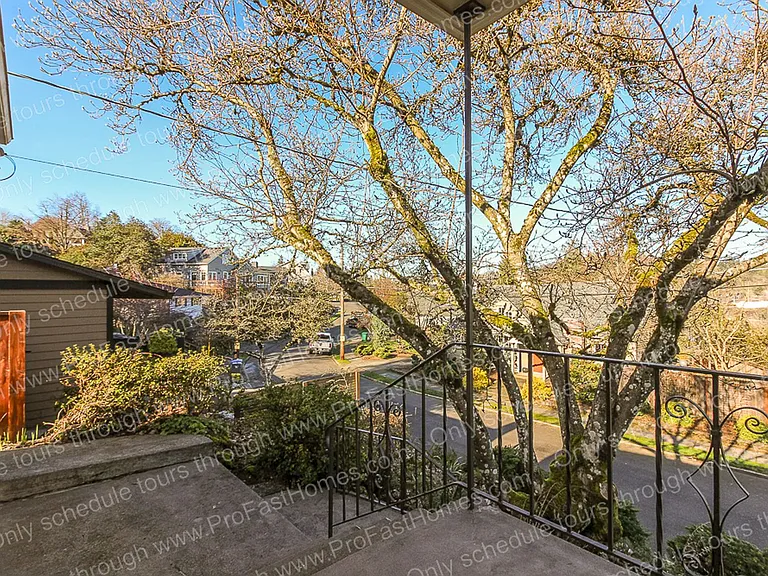 616 SW Moss St — Photo 11