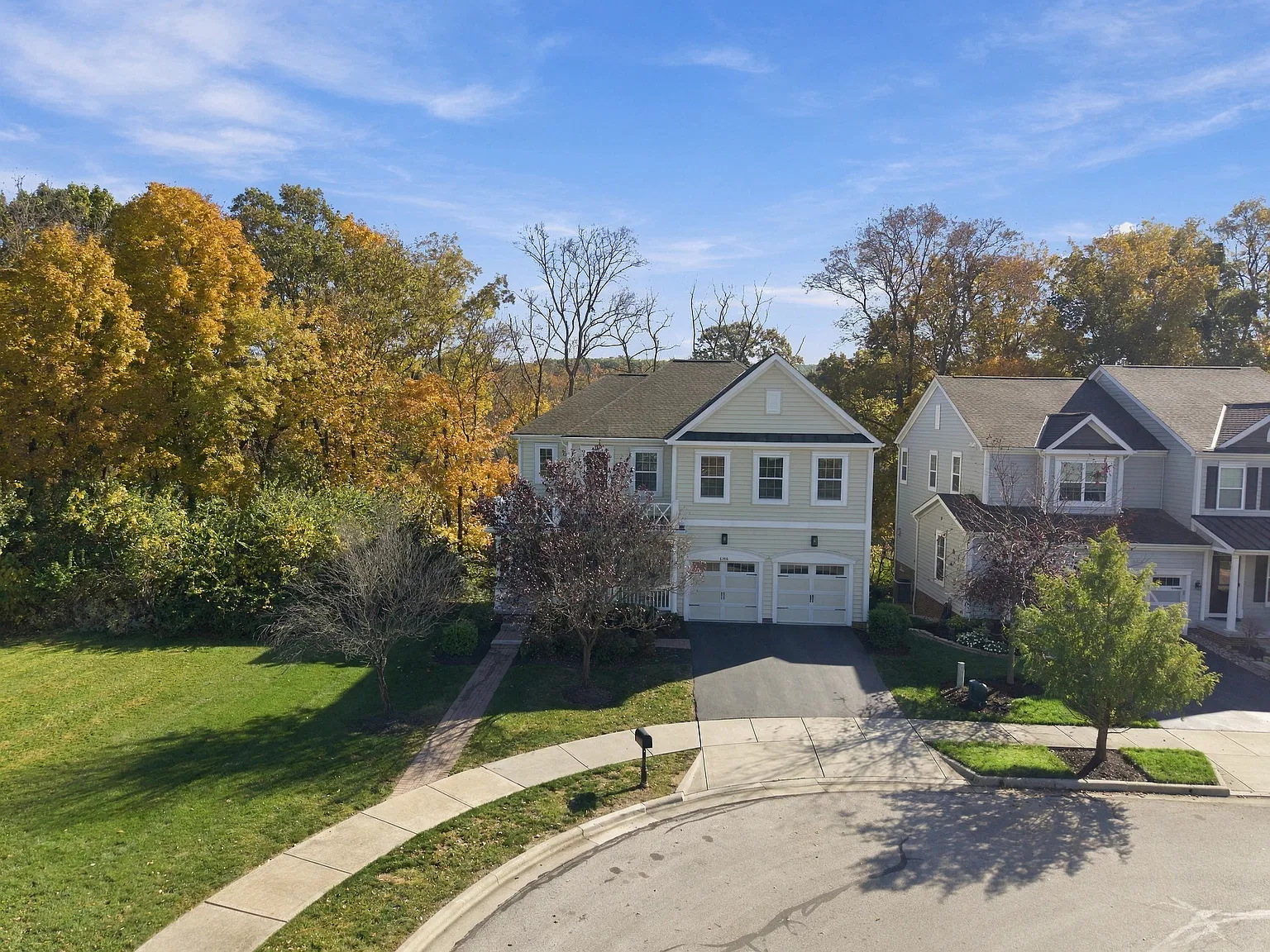 5 bed, 3.5 bath, 4447 sqft, $3,995 — Photo 2
