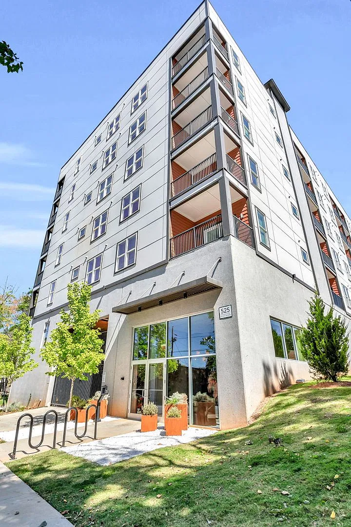 Stunning Midtown 2bed 2bath — Photo 3