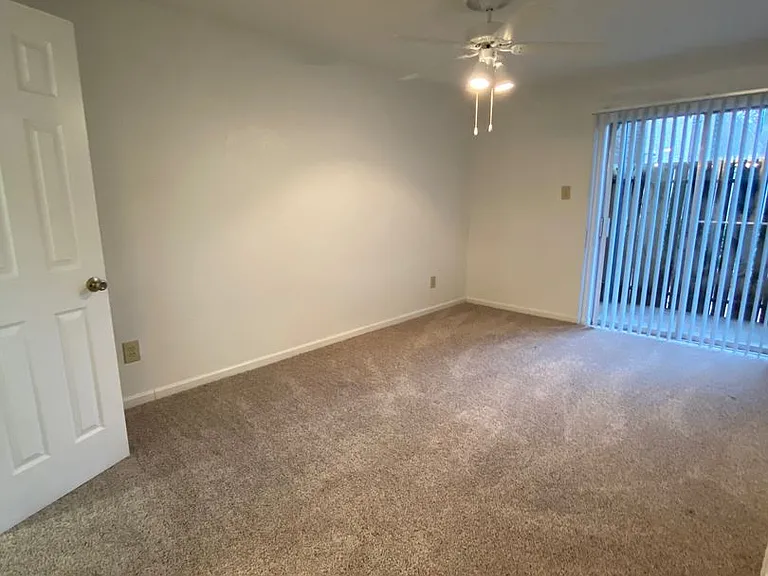Emerald Cove Apartments — Photo 110