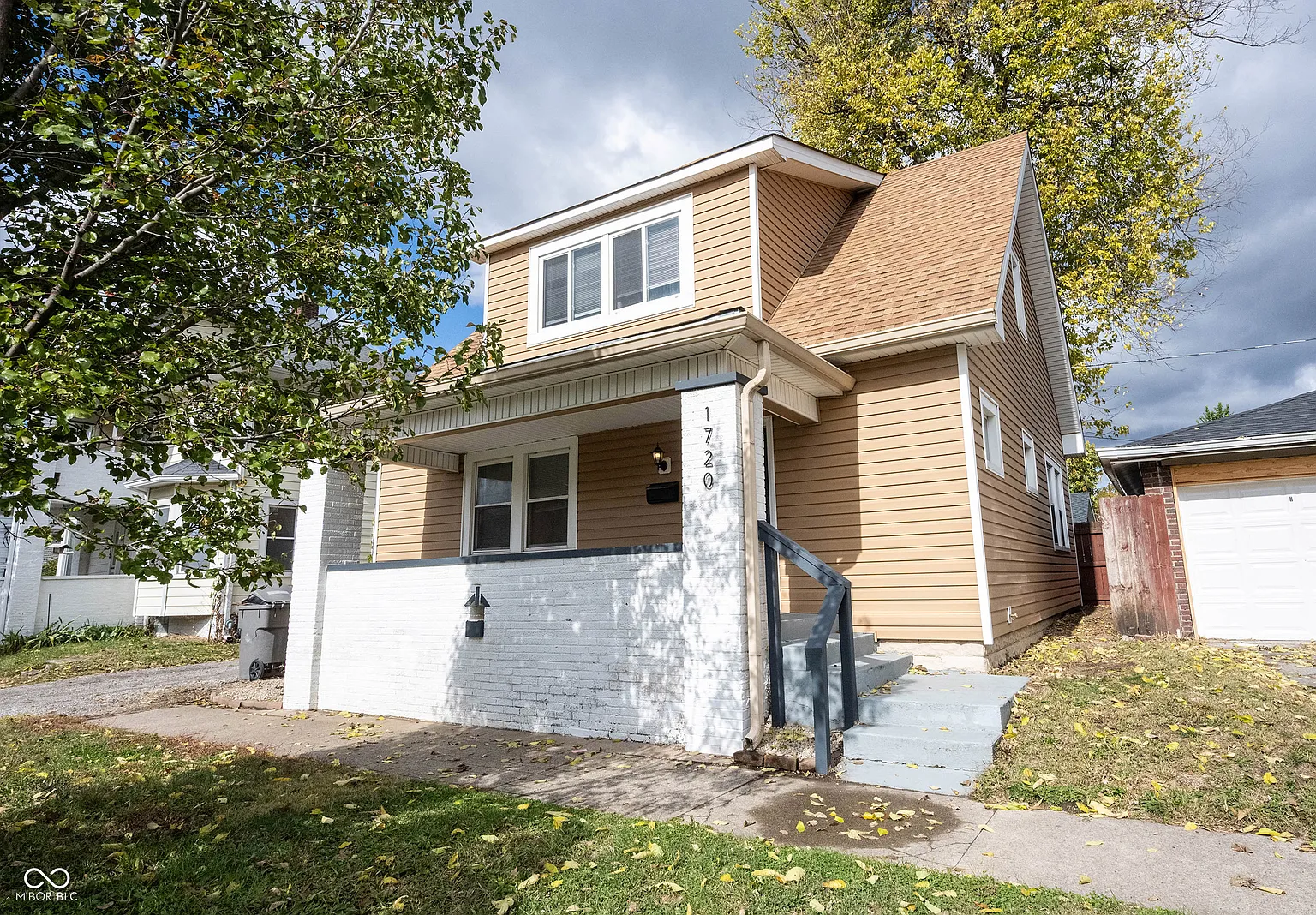 1720 Woodlawn Ave photo 1