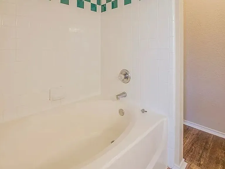 4510 Hondo Dr — Photo 15