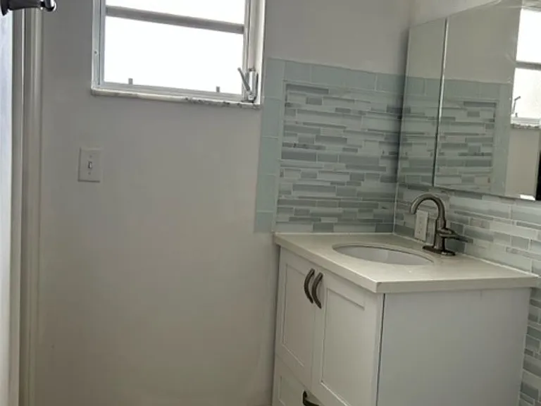 656 Palm View Dr #4 — Photo 14