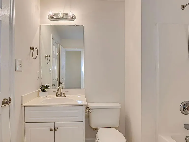 307 Brock Ln — Photo 7