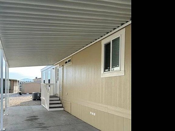 3rd image of 111 Lilac Ln