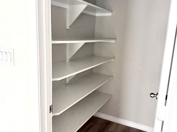4th image of 2038 Rock Ridge Ave