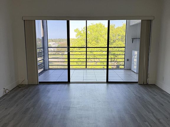 3rd image of 9235 SW 8th St APT 512
