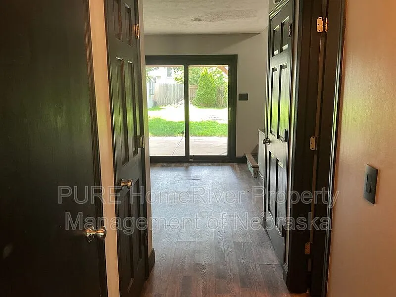 3 bed, 2.5 bath, 1947 sqft, $2,200 — Photo 4