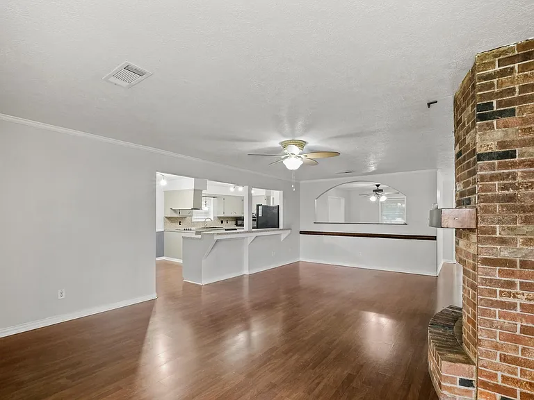 1905 Zapp Ln — Photo 8