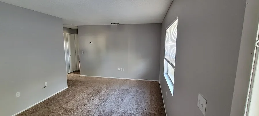 Freshly Updated 2BR Duplex in Lakeland - New Carpet and Paint — Photo 2