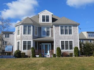 23 Peaked Cliff Rd, Sagamore Beach, MA 02562