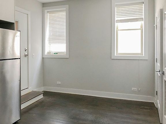 3rd image of 3915-22 N Janssen Ave