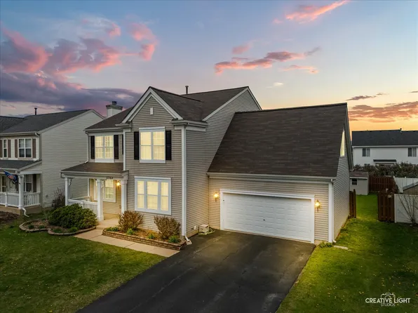 2764 Avalon Ln, Montgomery, IL 60538