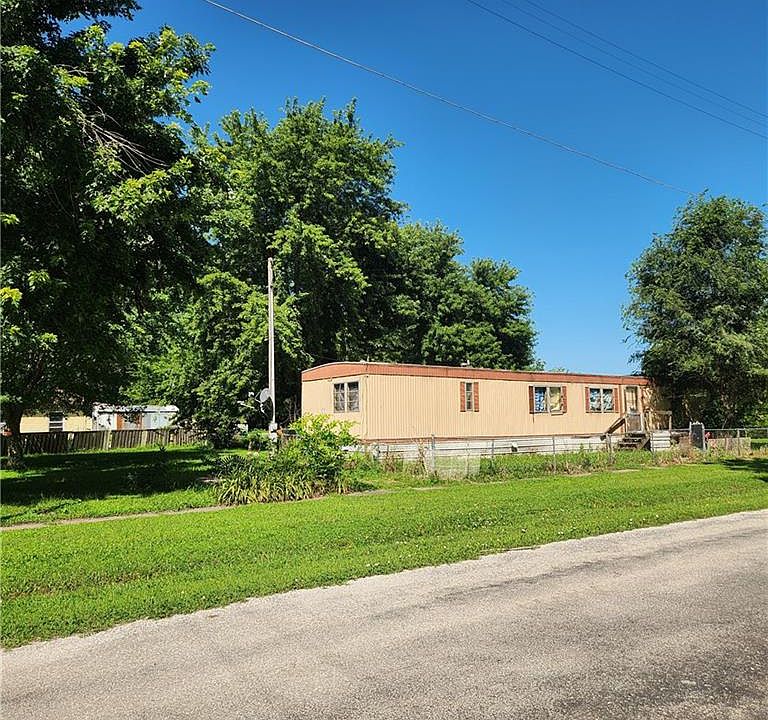 1st image of 200 W 5th St