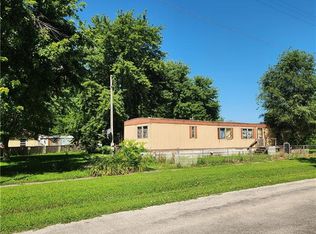 200 W 5th St, Henrietta, MO 64036