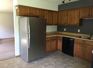 400 Manchester Ln #402, Hartland, WI 53029